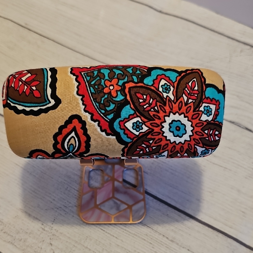 EUC Vera Bradley Hard Clam Shell Patterned Eyeglass Case